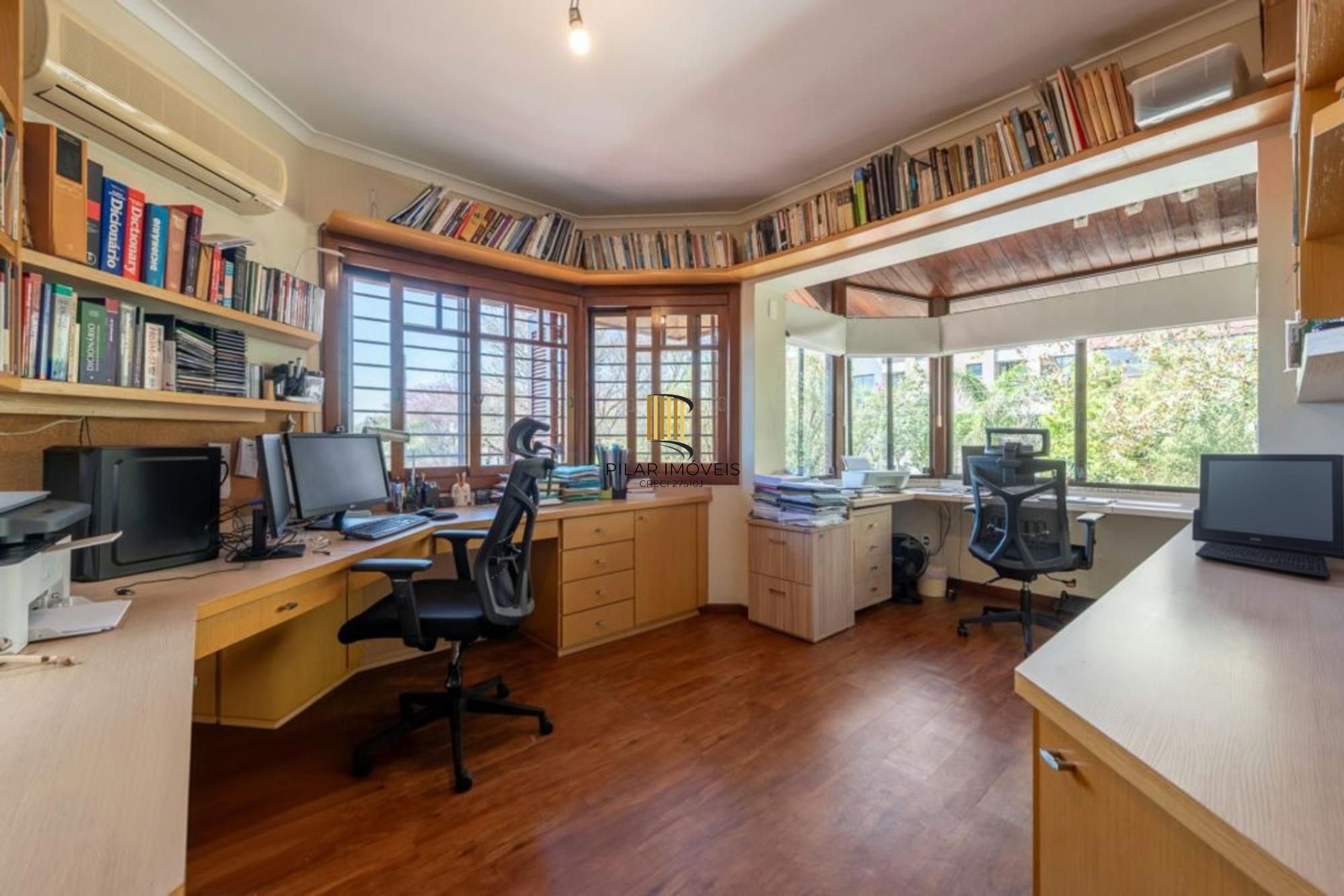 Casa com 5 dormitórios, 2 suítes, 2 vagas,360m² à venda no Jardim Itu Sabará.