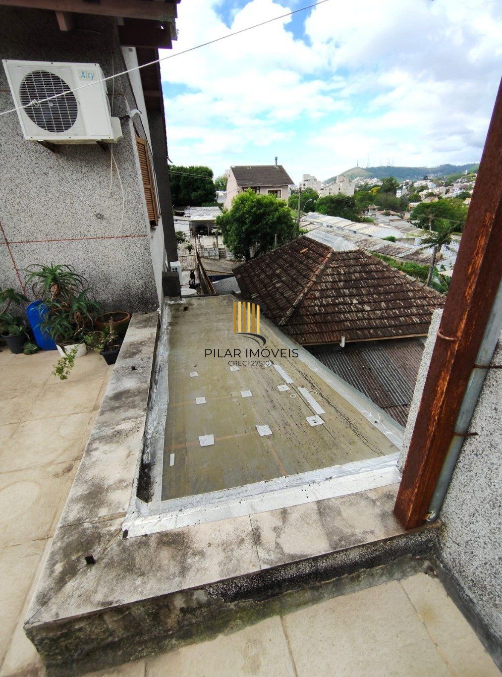 Casa com 3 Quartos, 3 Banheiros, 2 vagas No Bairro Nonoai.