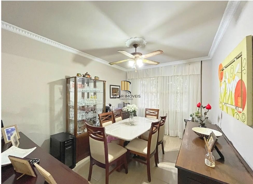 Apartamento térreo com 2 dormitórios no Bairro Menino Deus