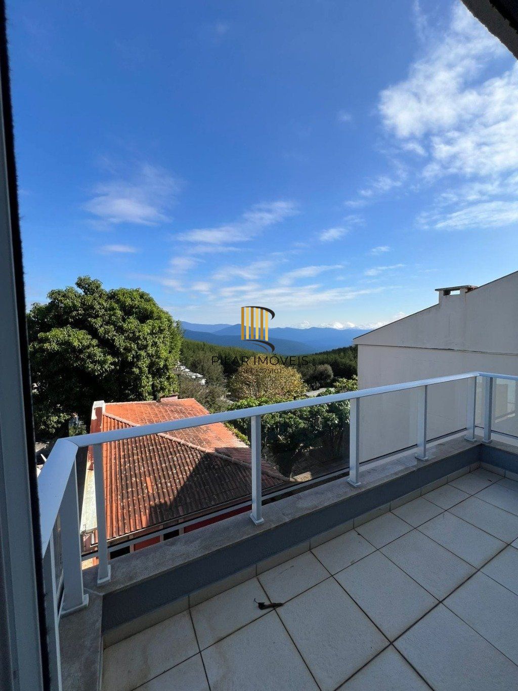 Casa semi mobiliada de 3 dormitórios bairro Cascata