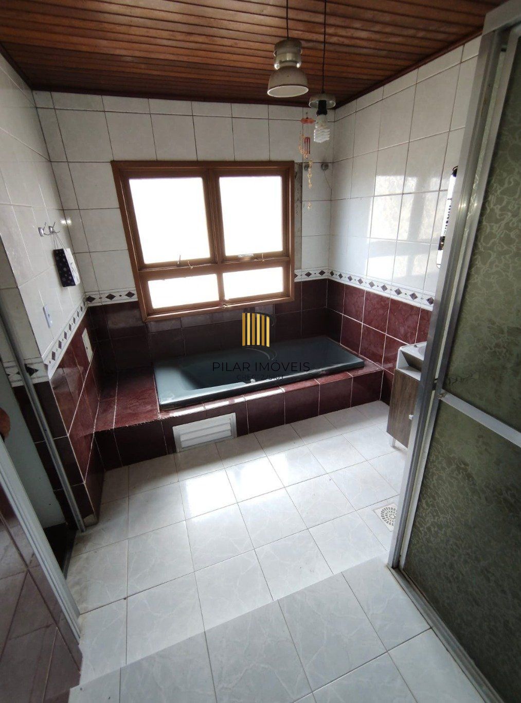 Casa com 3 Quartos, 3 Banheiros, 2 vagas No Bairro Nonoai.