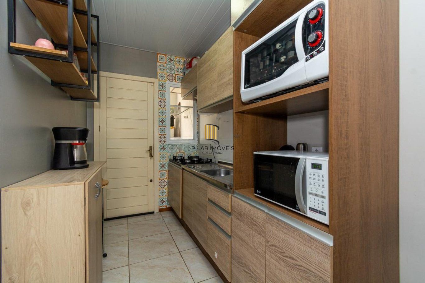 Casa de 2 dormitórios e com 2 vagas de garagem em Cachoeirinha.