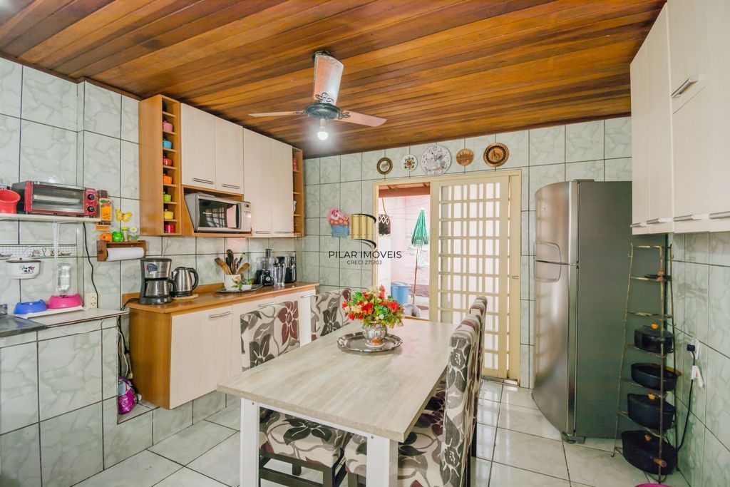Casa com 4 Dorms e Terreno Amplo – bairro São João, 400m²