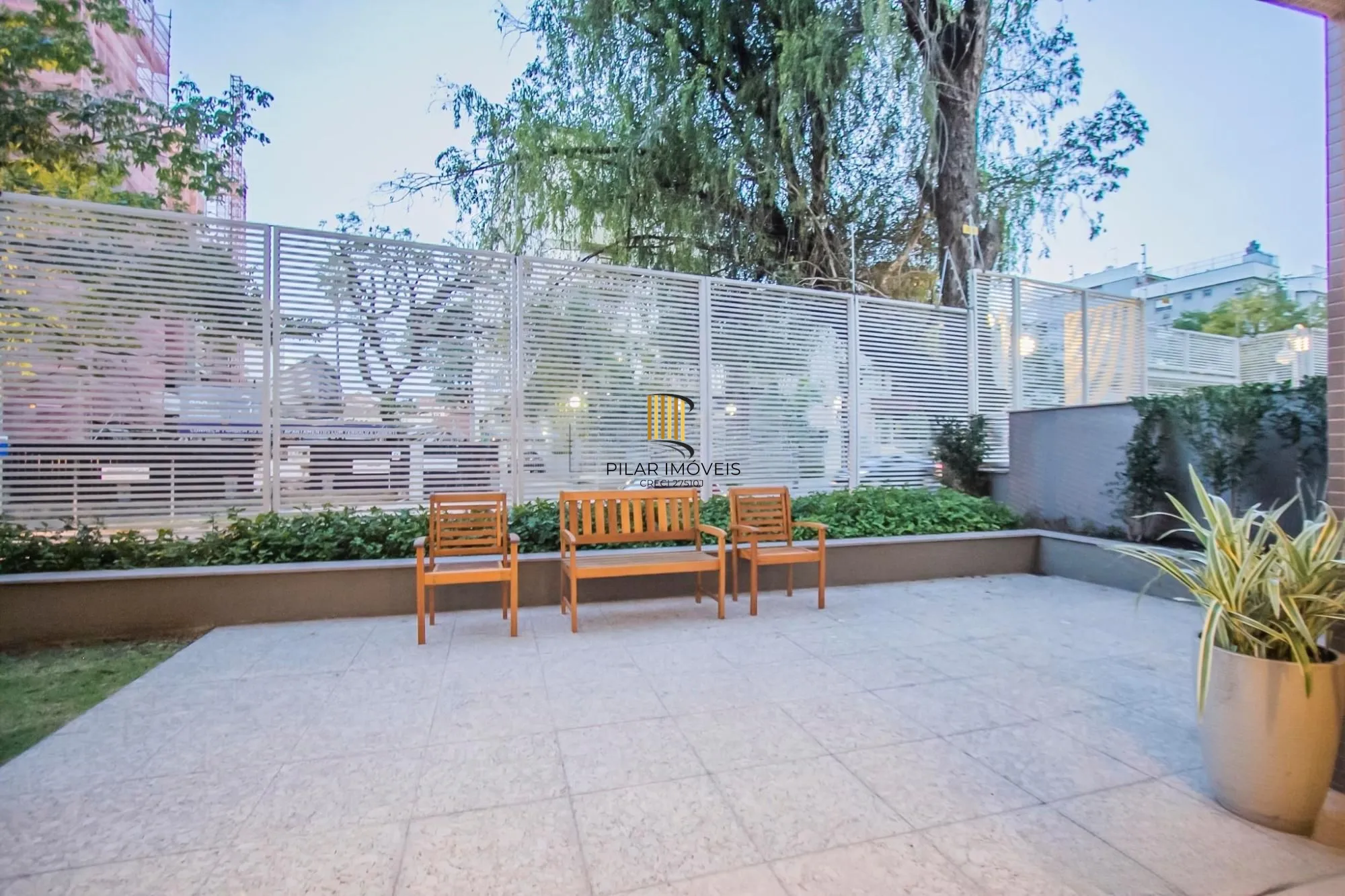 Apartamento com 3 quartos, 3 suítes e 128m² à venda em Menino Deus.