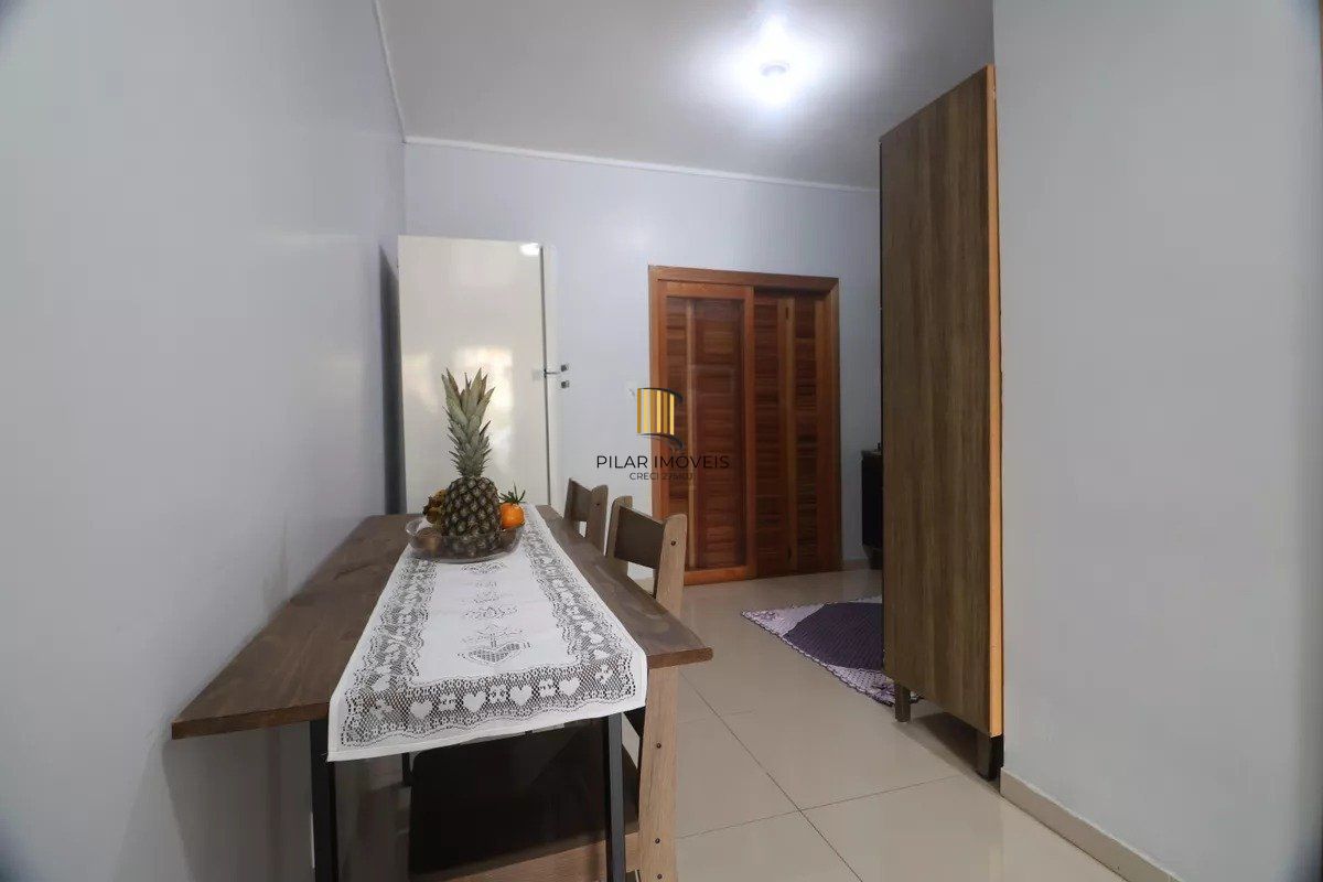 Casa de 2 quartos e 2 vagas de garagem no bairro São José Canoas.