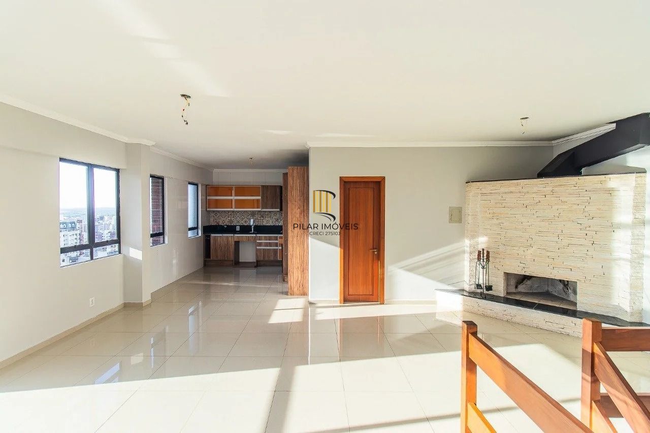 Cobertura de 3 quartos com piscina e 2 vagas no Bairro Mont Serrat.