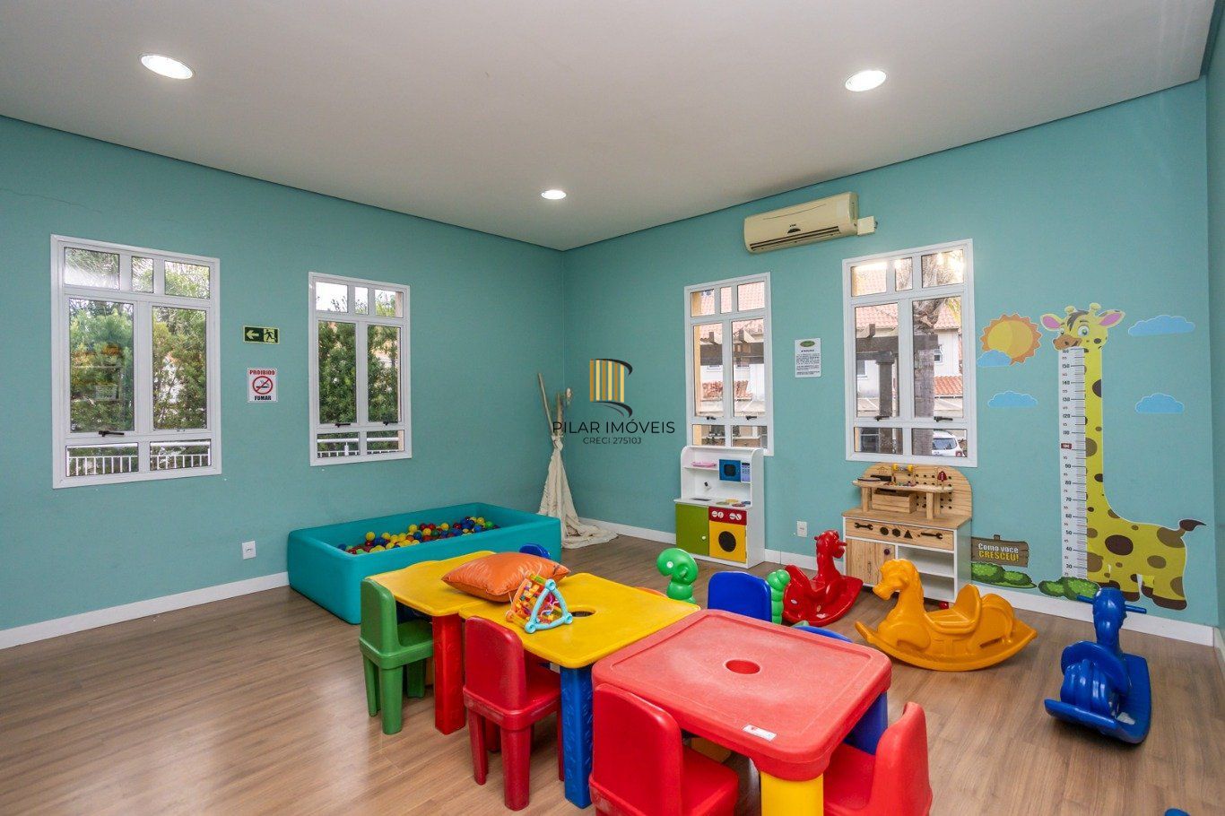 Casa com 4 quartos e 2 vagas em condomínio fechado no Bairro Ecoville.