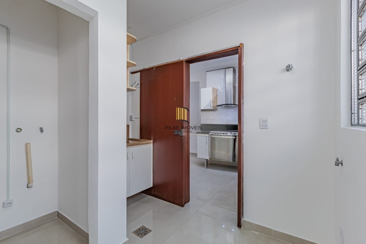Casa com 3 dormitórios e 4 vagas no Bairro Jardim Lindóia