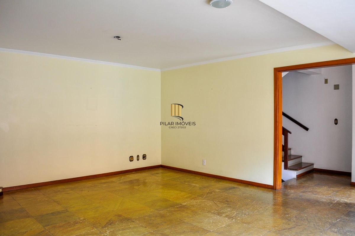 Ótima Casa condomínio pronta para morar, semi mobiliada, Bairro Menino Deus