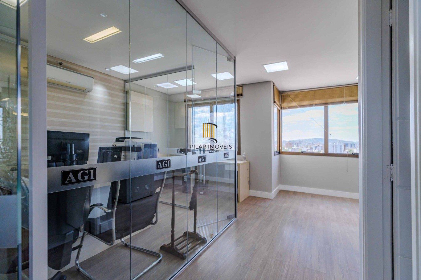 Sala comercial, 2 vagas, elevador e restaurante no bairro Praia de Belas