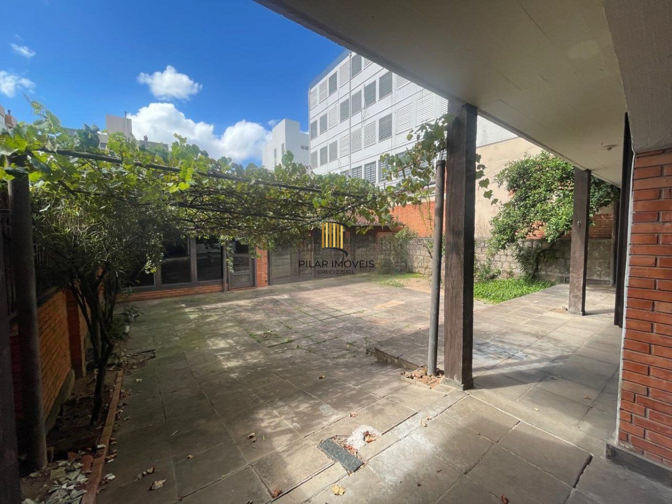 Casa com 5 quartos, 5 vagas e 265m² à venda no bairro Tristeza.