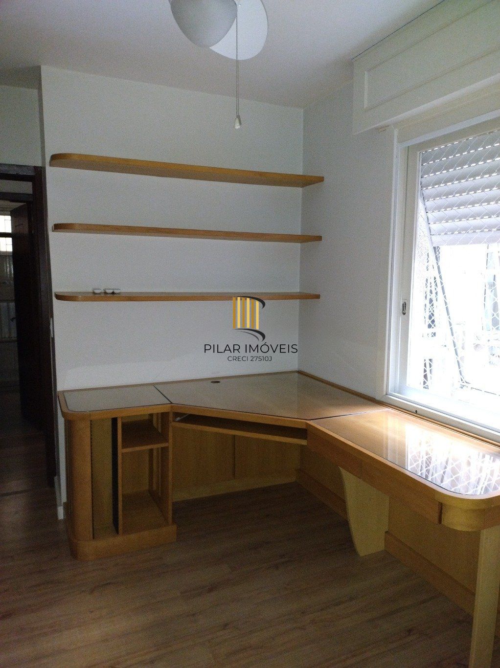 Apartamento semi mobiliado de 3 quartos, suíte, elevador e 1 vaga no Bom Fim