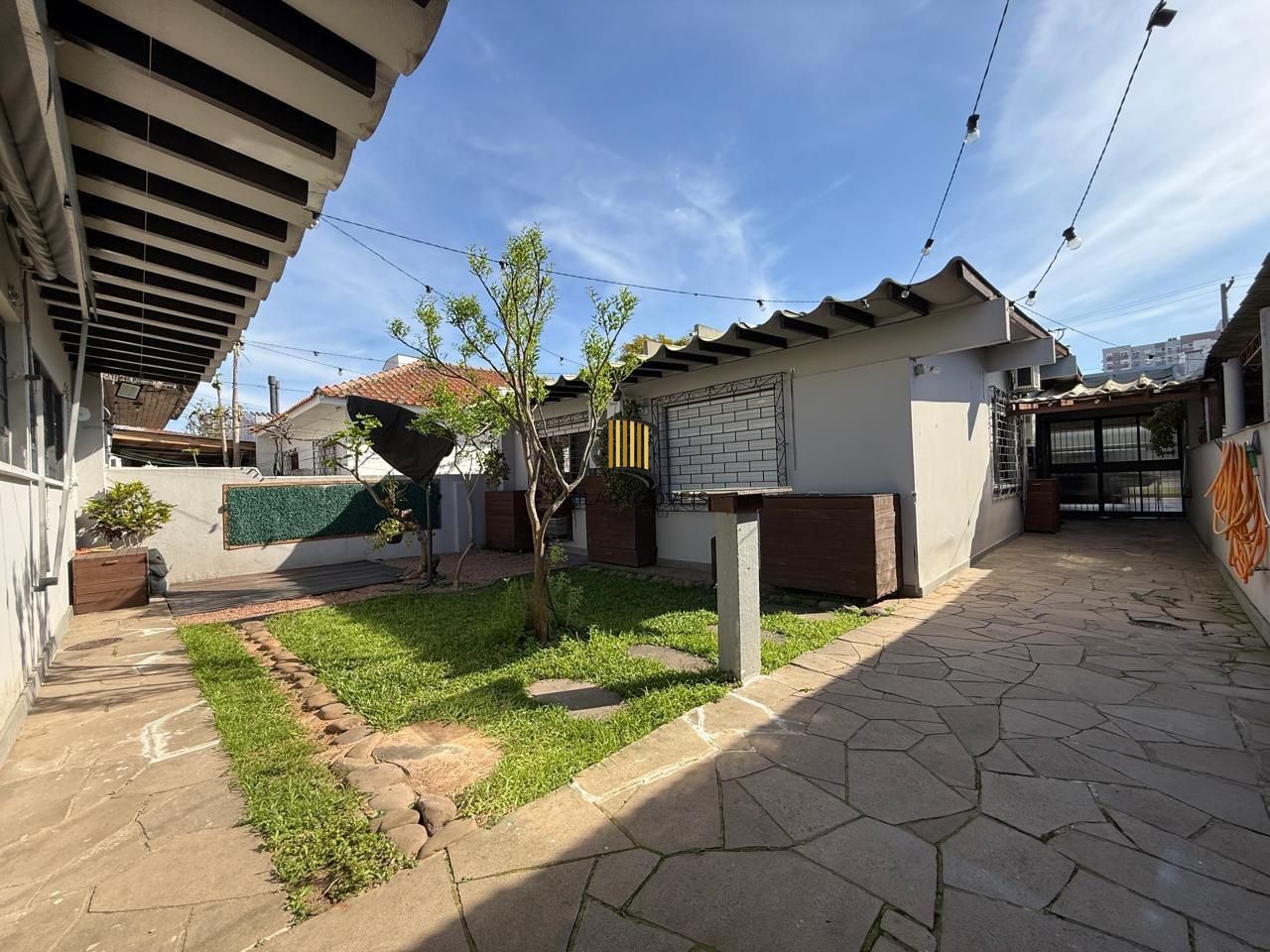 Casa semi mobiliada de 4 dormitórios bairro São Sebastião