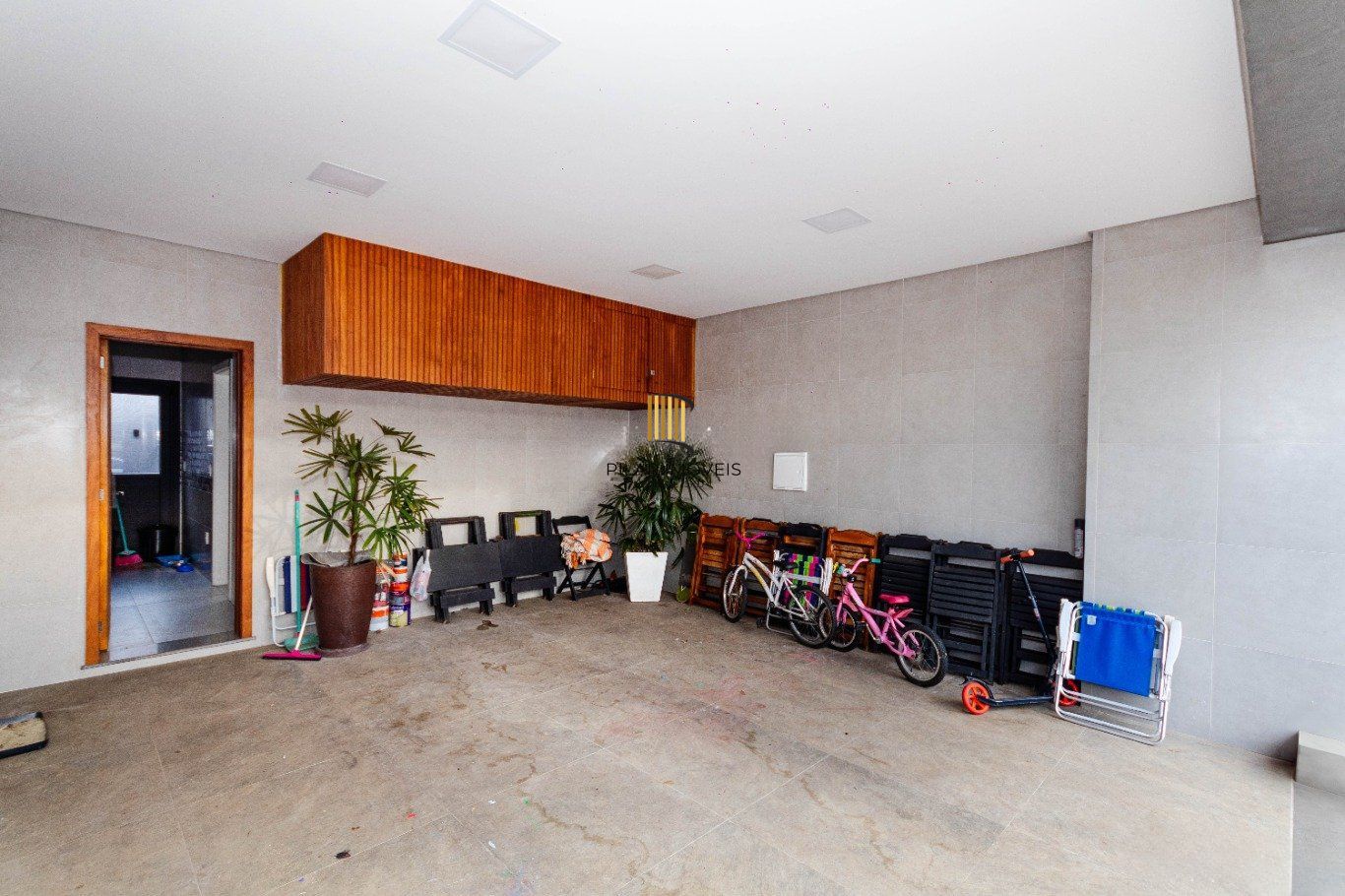 Casa com 4 quartos e 4 vagas  em Canoas.