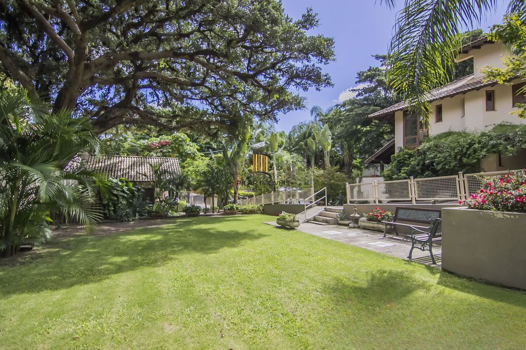 Casa em Condomínio com 5 quartos e 390m² à venda em Boa Vista, Porto Alegre.