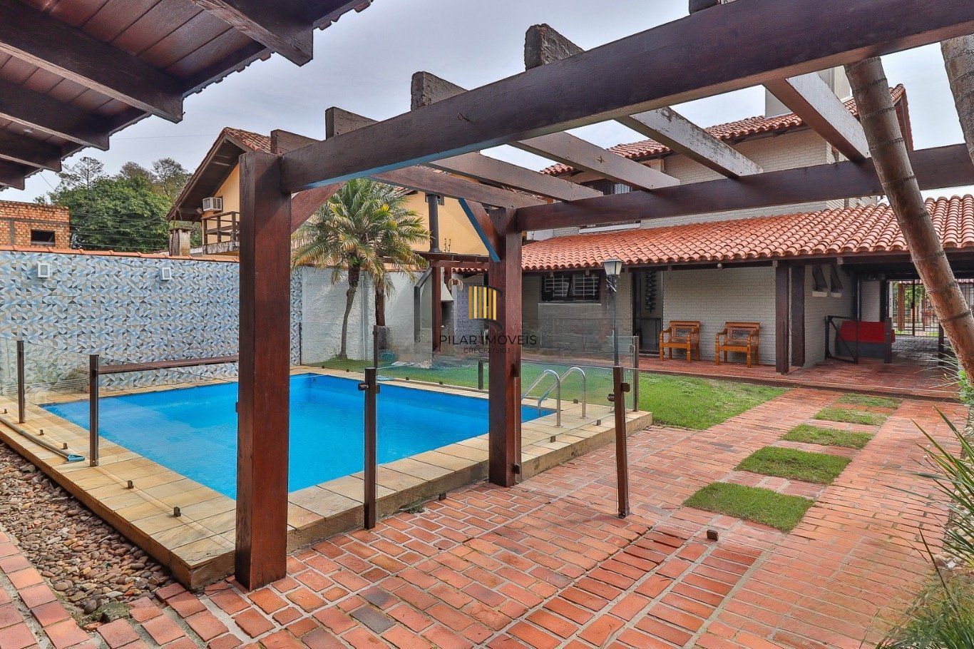 Casa de 3 dormitórios bairro Ipanema