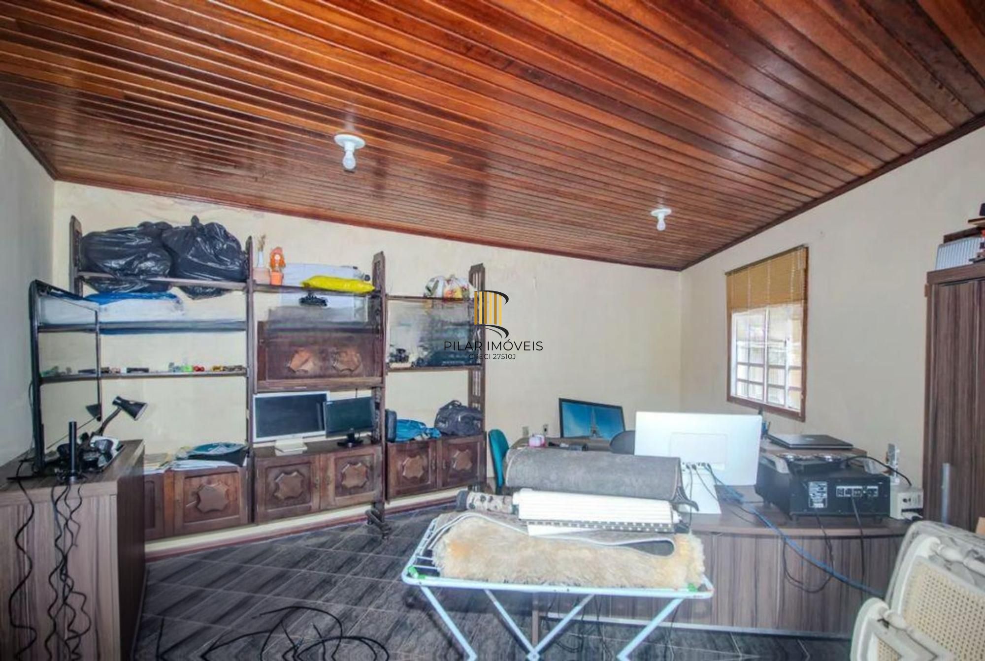 Casa de 3 quartos e 2 vagas de garagem no bairro Nonoai Porto Alegre.