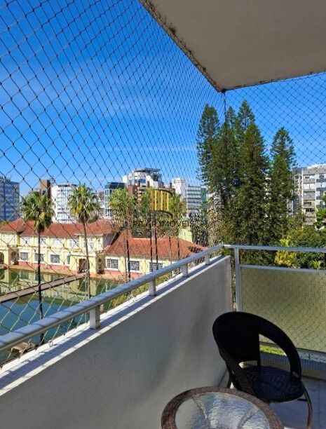 Apartamento com 3 quartos e 283m² à venda em Independência, Porto Alegre.