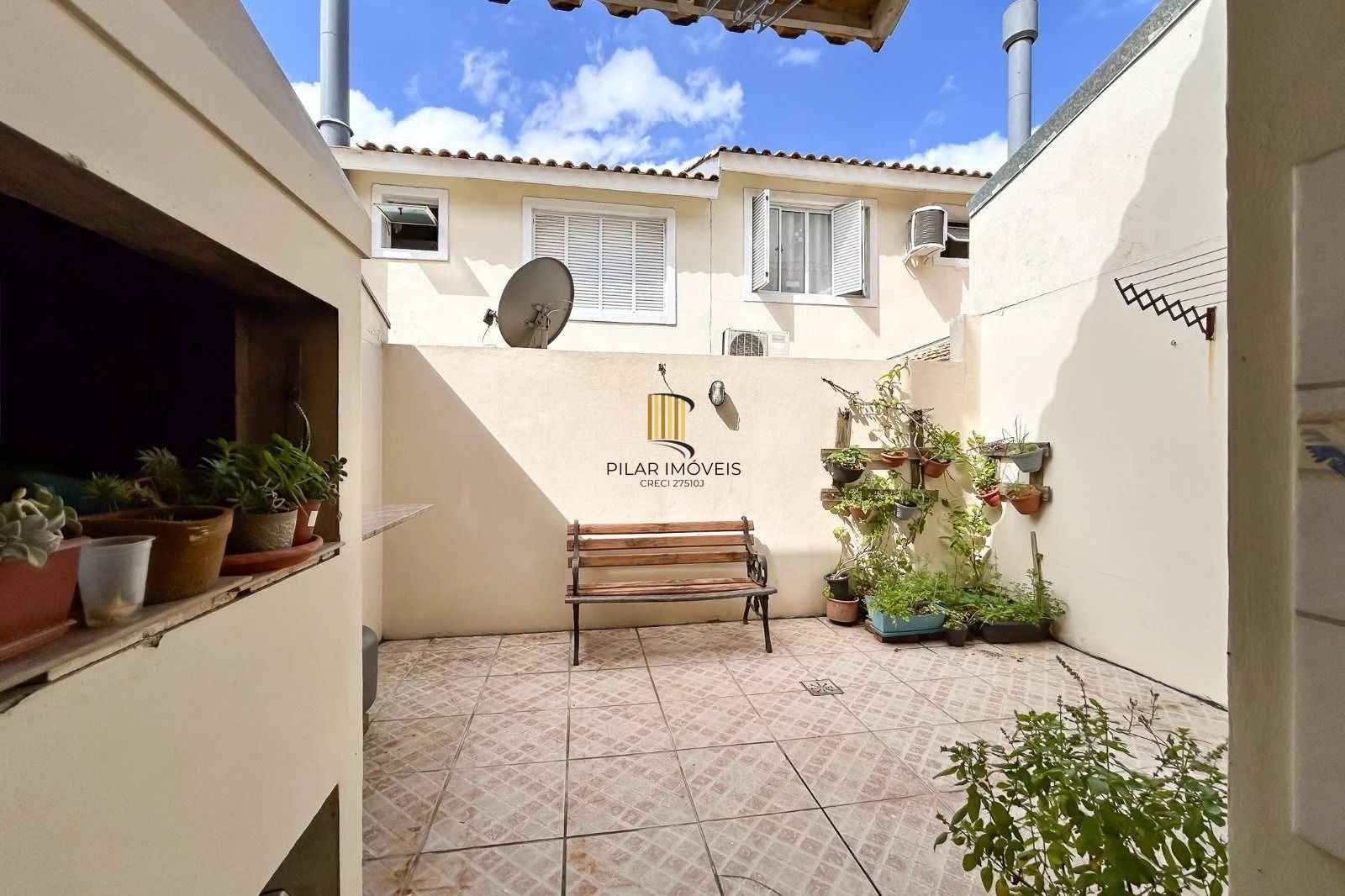 Casa cem condomínio com 2 dormitórios, 1 suite, 2 vagas no bairro Cavalhada