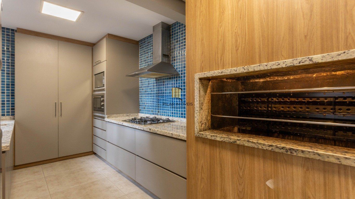 Cobertura de 3 quartos com piscina e 2 vagas no Bairro Mont Serrat.