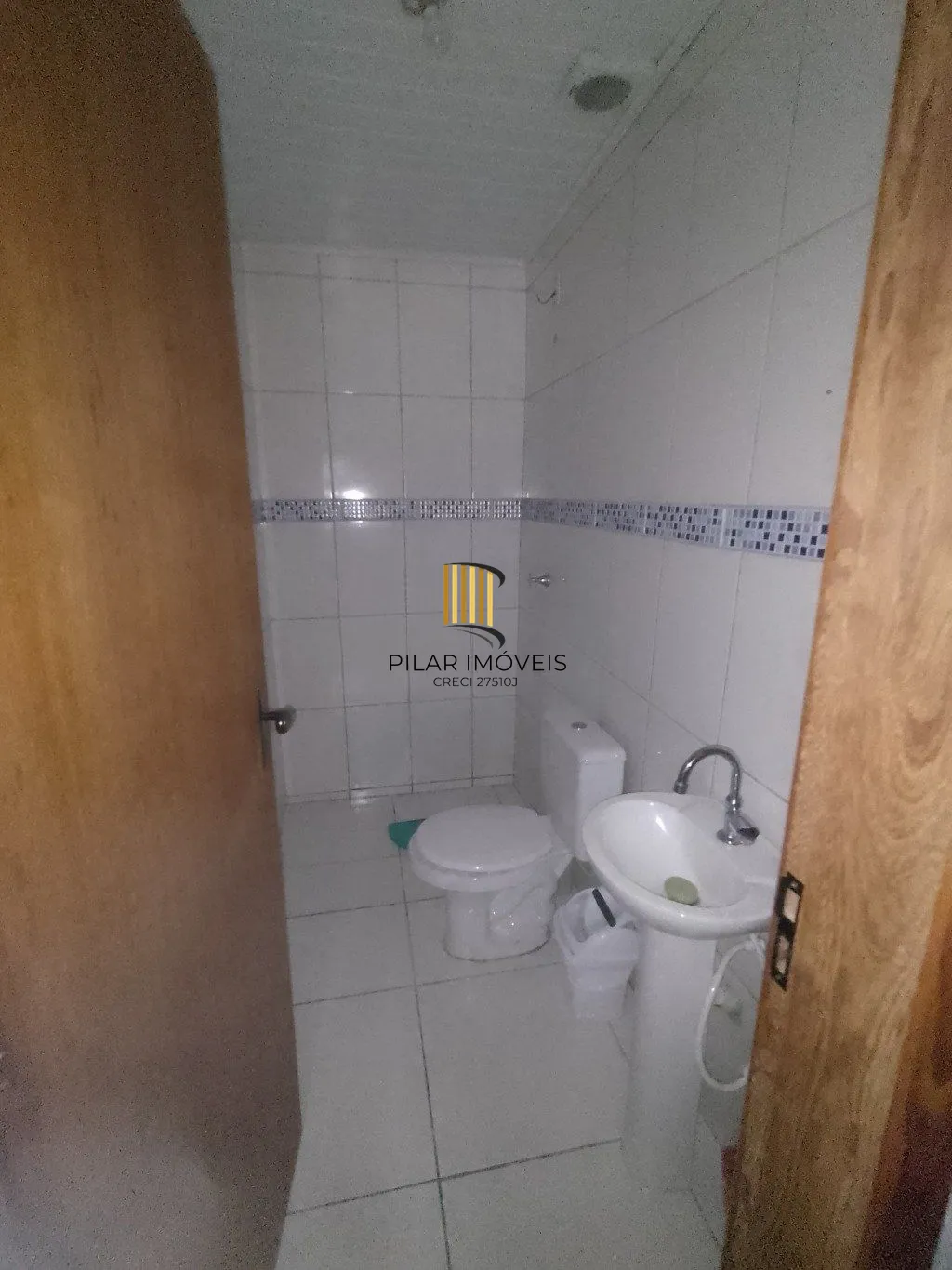 Casa de 5 dormitórios, piscina e 4 vagas de garagem em Canoas.