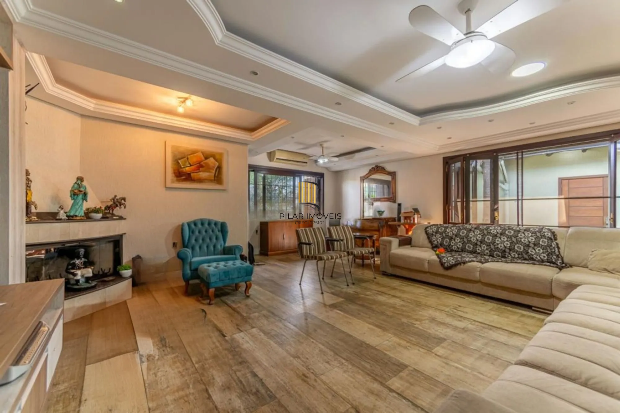 Casa com 4 quartos,1 Suite, 2 vagas e 450m² à venda em Sarandi.