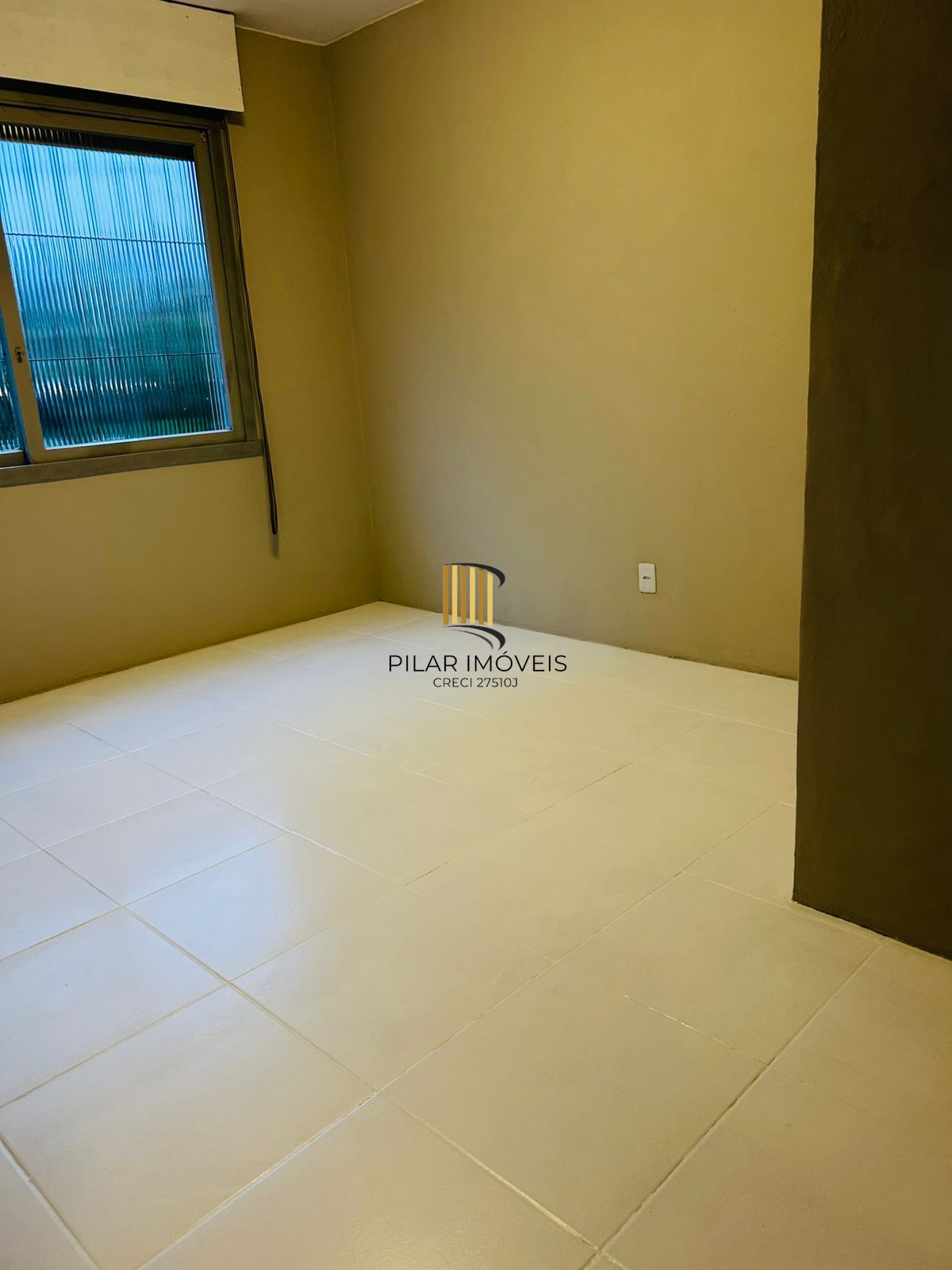 Apartamento térreo com 2 quartos e vaga de garagem no bairro Parque Dos Maias