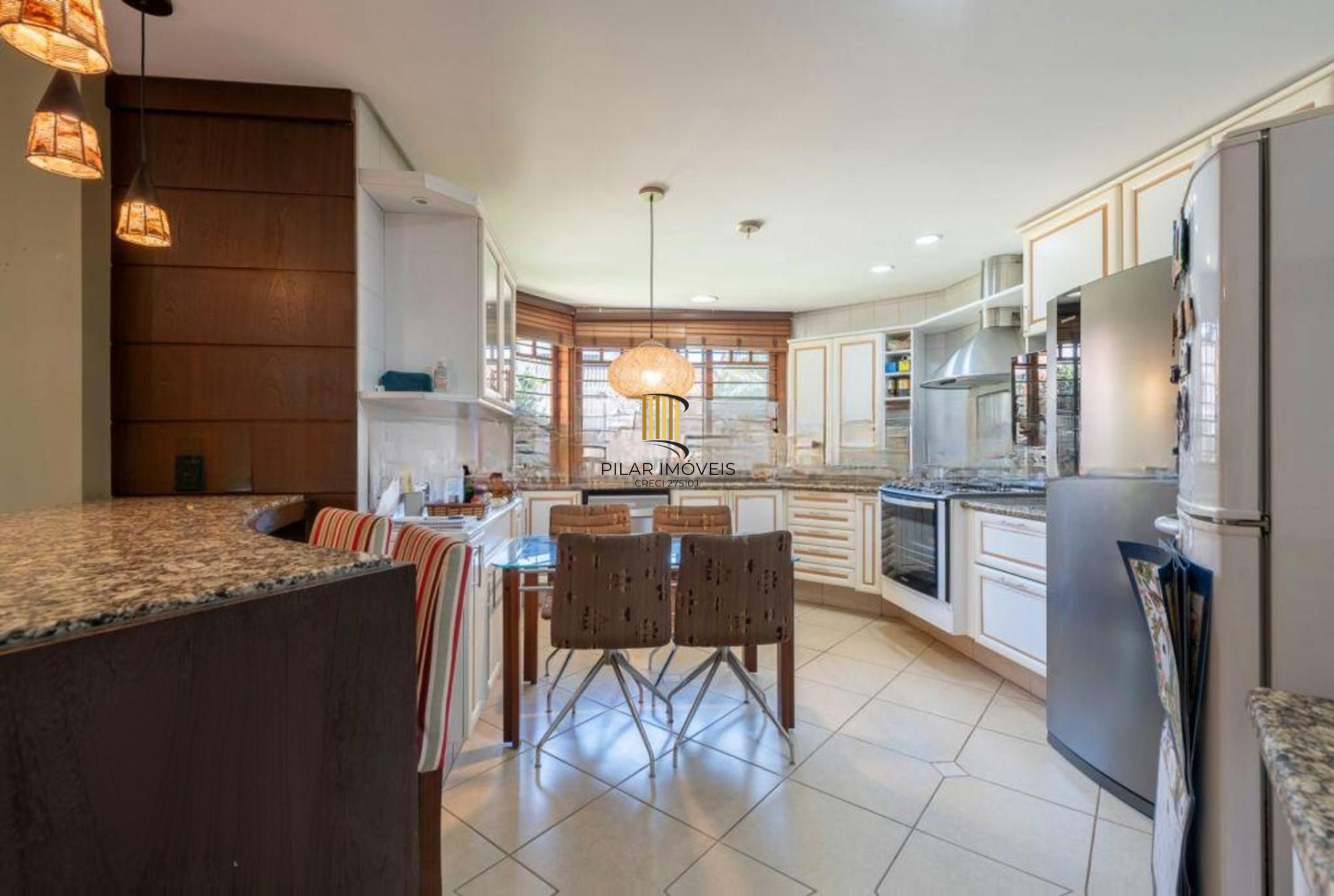 Casa com 5 dormitórios, 2 suítes, 2 vagas,360m² à venda no Jardim Itu Sabará.