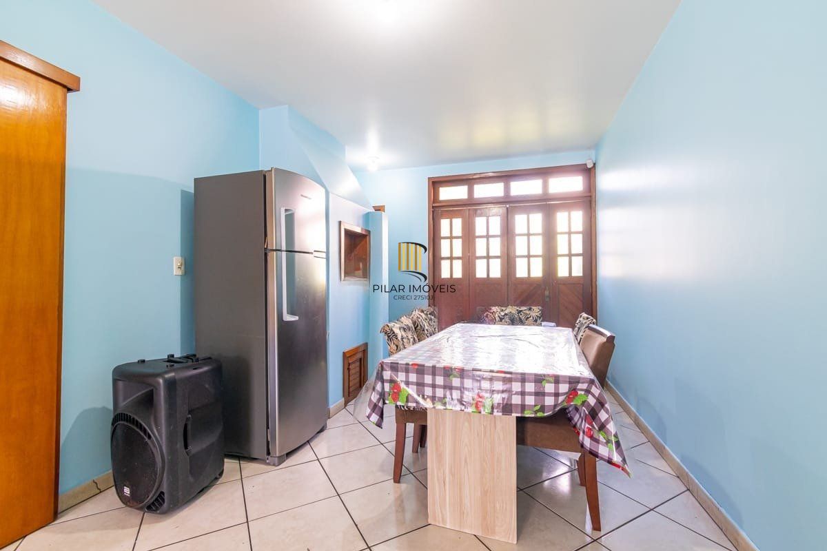 Casa de 2 dormitórios e 1 vagada de garagem em Cachoeirinha.