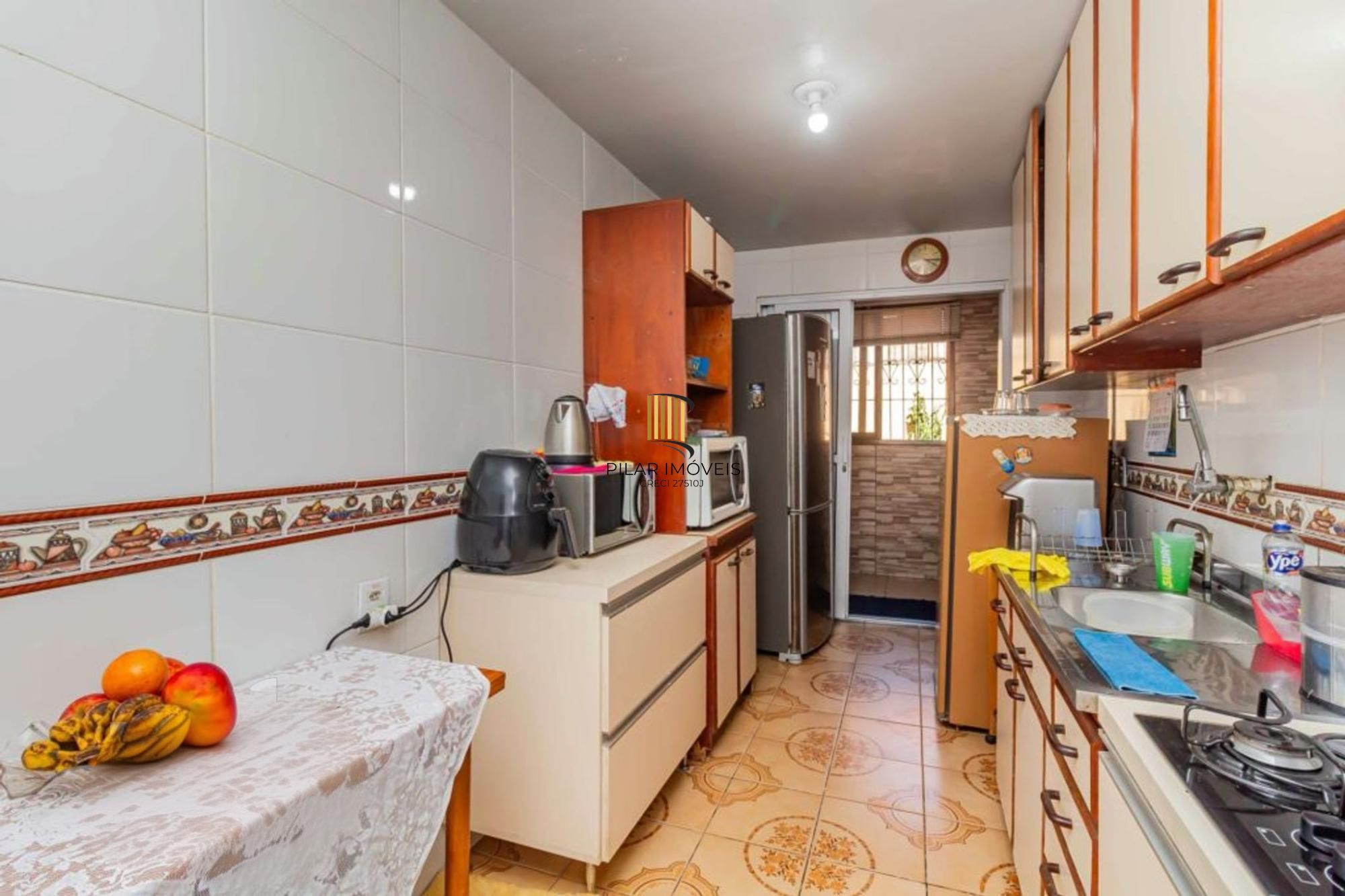 Casa com varanda fechada, 3 quartos, 2 vagas no bairro Farroupilha