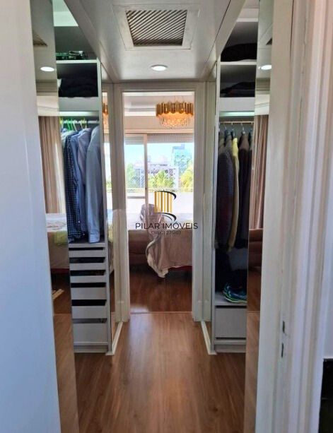 Apartamento com 3 quartos e 283m² à venda em Independência, Porto Alegre.