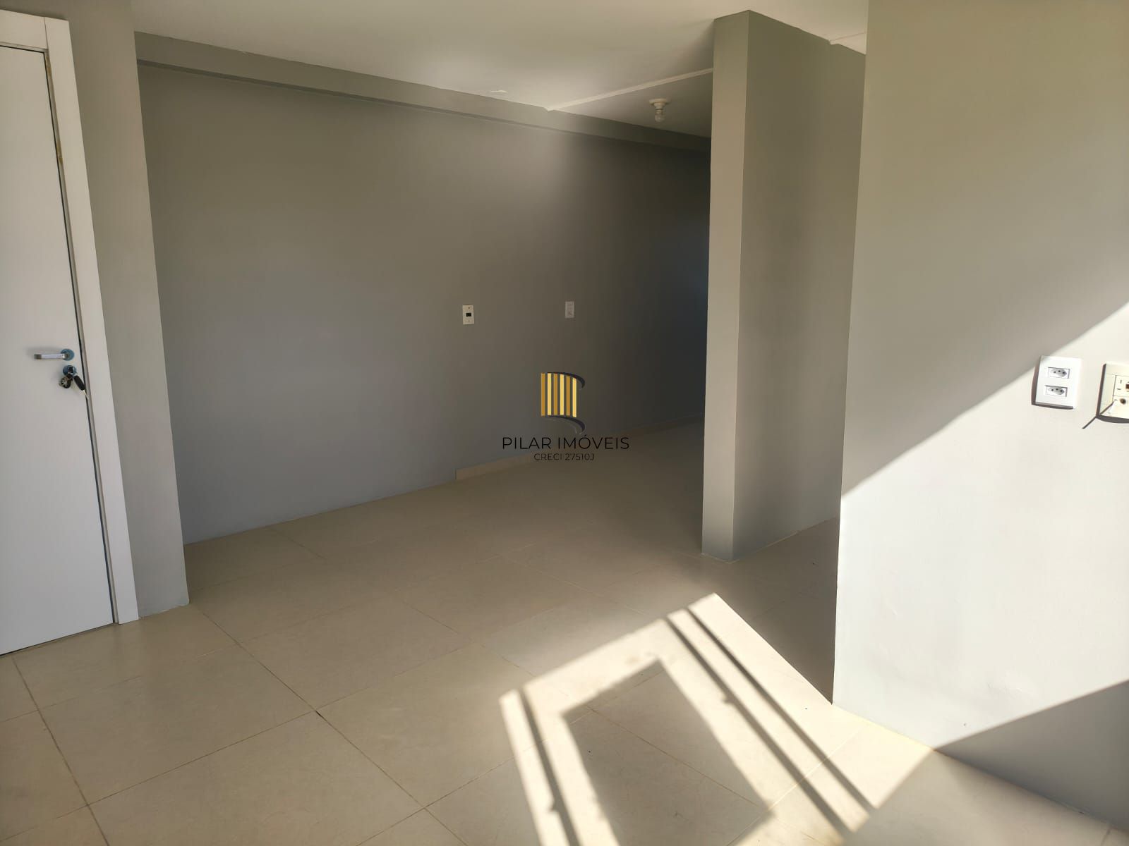Apartamento Térreo, 2 quartos, vaga, piscina e portaria 24hr no bairro Sarandi.