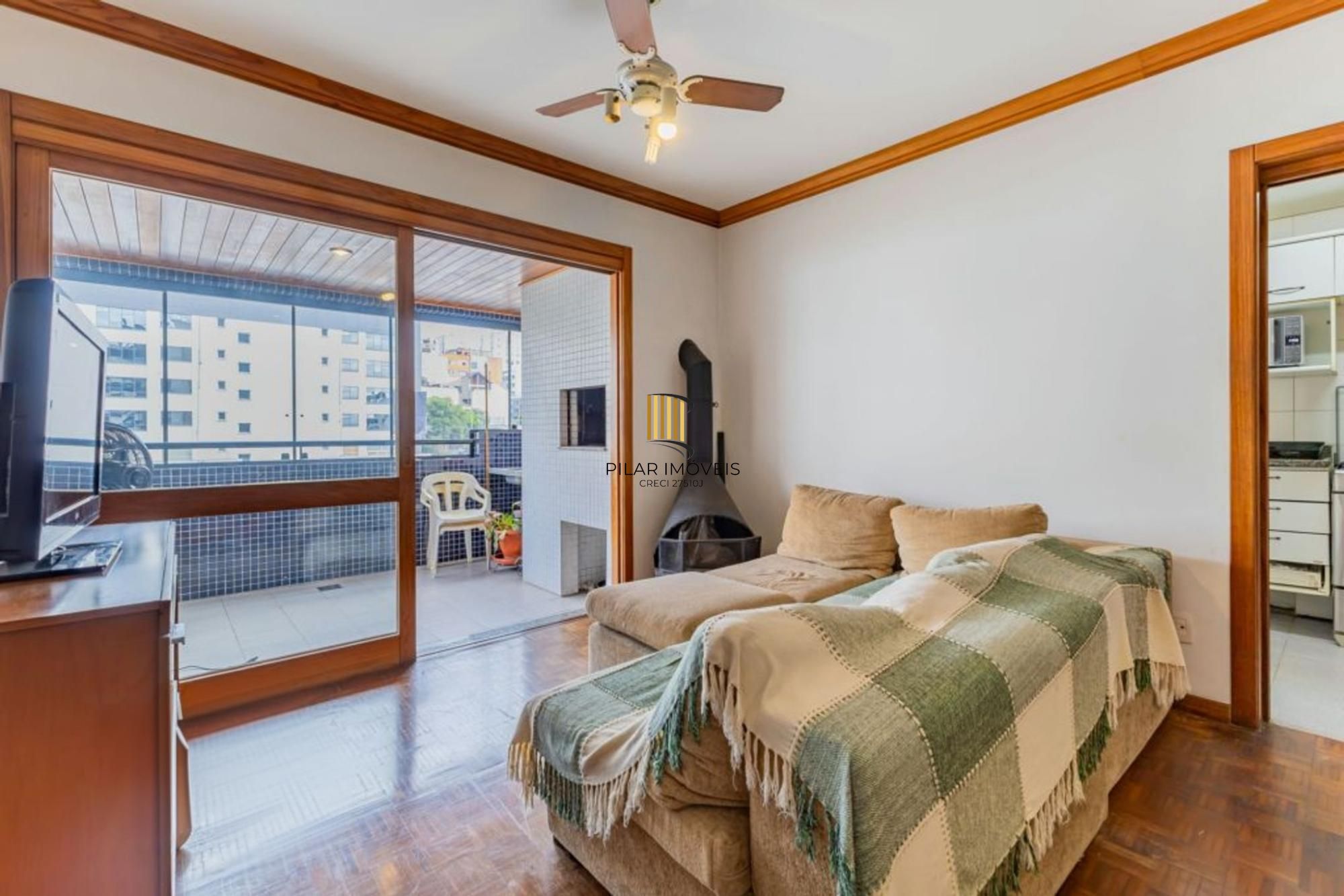 Apartamento com 3 quartos, 1 suíte, 3 vagas e elevador no Bairro São João.