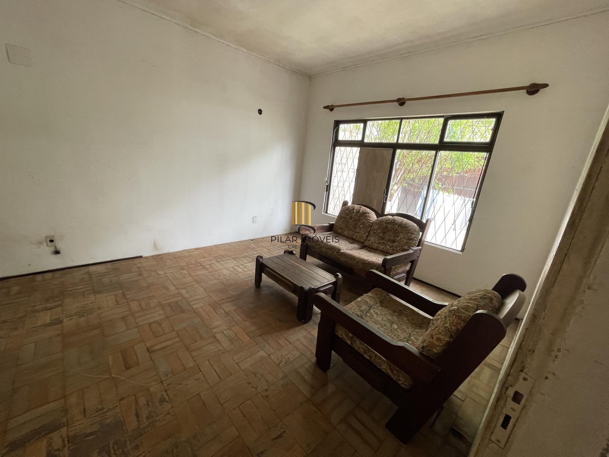 Casa com 3 dormitórios e ampla garagem Bairro Higienópolis