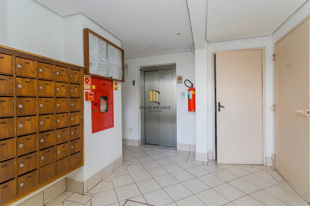 Apartamento com 2 quartos, vaga e sacada e churrasqueira no bairro Sarandi