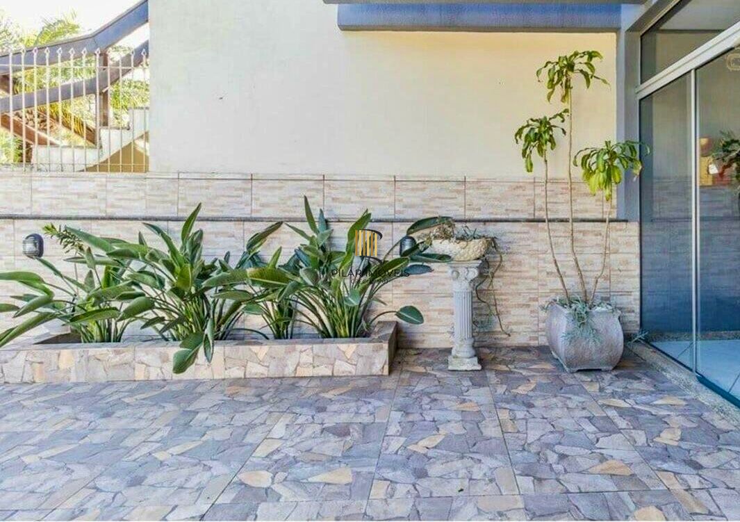 Casa com 3 quartos, 2 vagas e 266m² para vender - Jardim Planalto, Porto Alegre