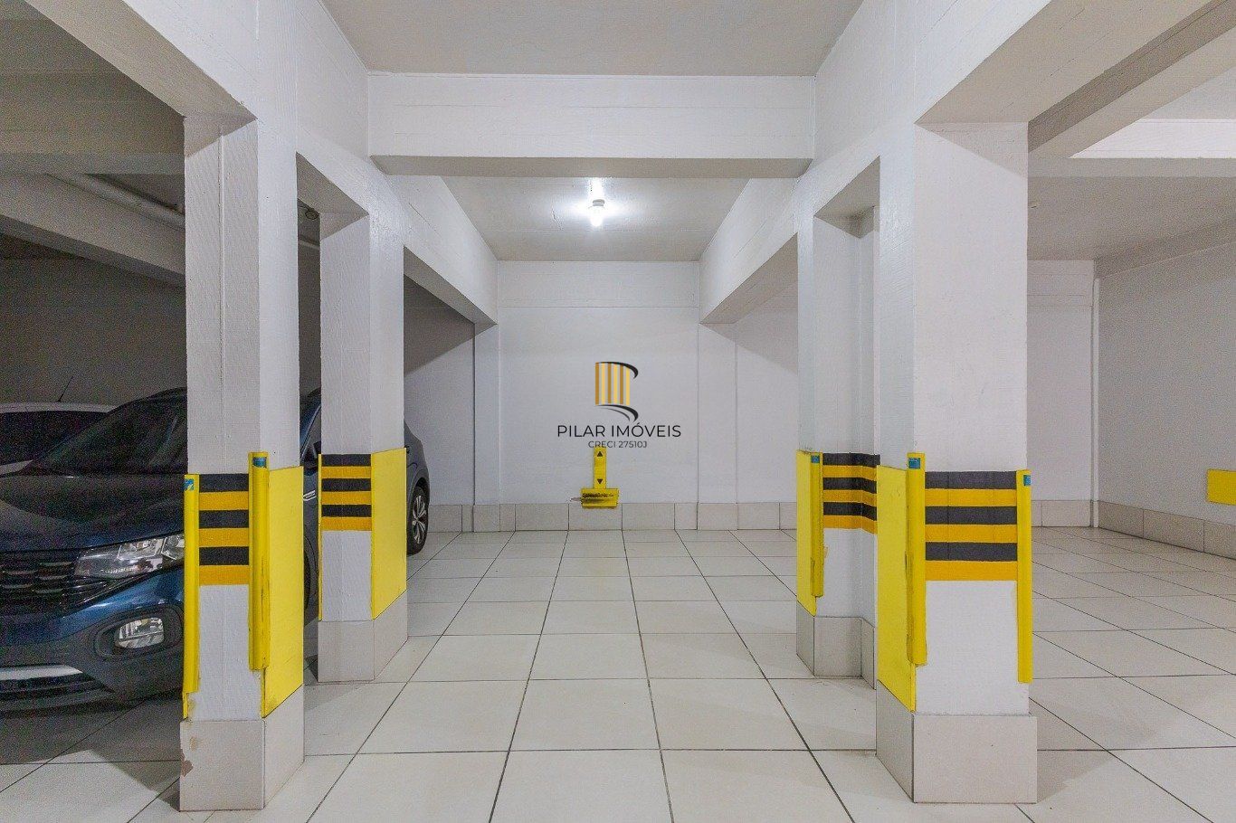 Cobertura com 4 quartos, 1 suíte e 2 vagas no bairro Passo da Areia.