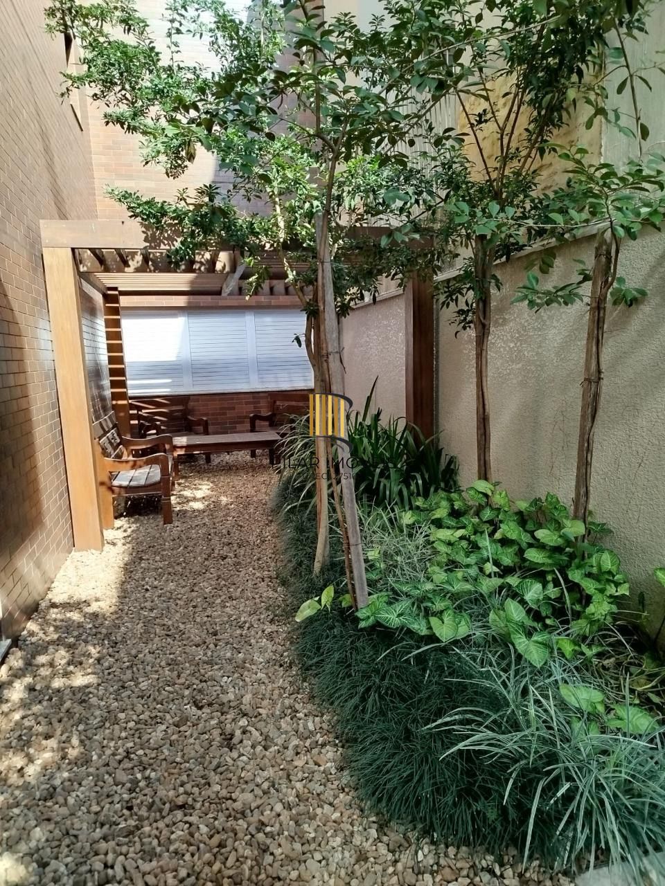 Apartamento térreo garden com 1 dormitório, 1 suíte, 1 vaga de garagem