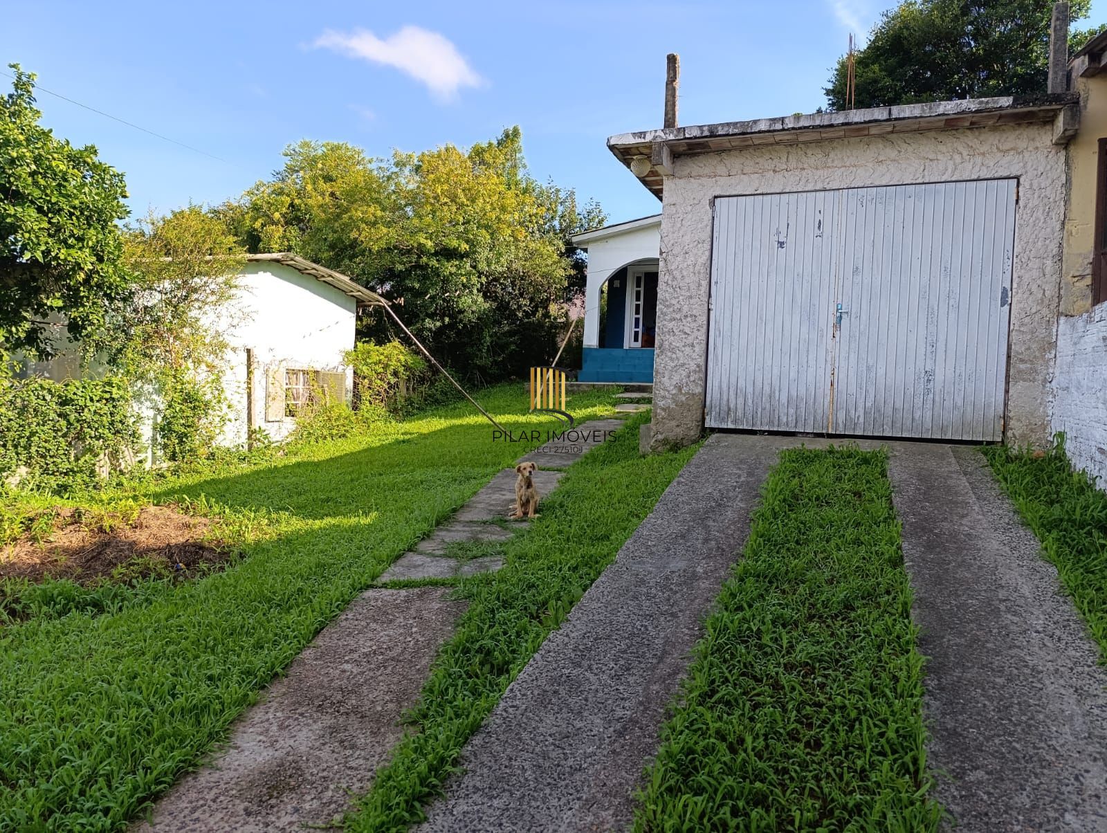 Casa de 2 quartos , pátio, 1 vaga no bairro Lomba do Pinheiro