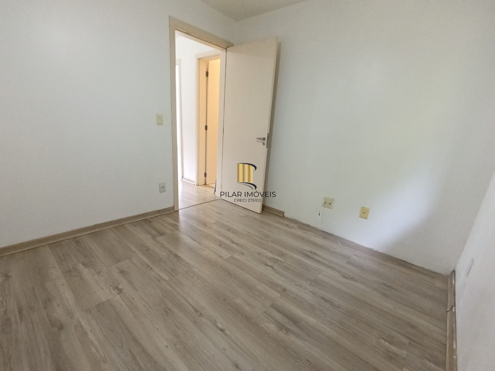 Casa em condomínio de 3 quartos, suíte e 2 vagas no bairro Mário Quintana