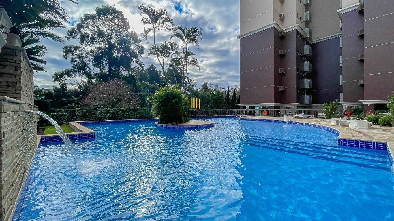 Apartamento com 3 quartos(1 suíte) e 2 vagas de garagem no Bairro Petrópolis