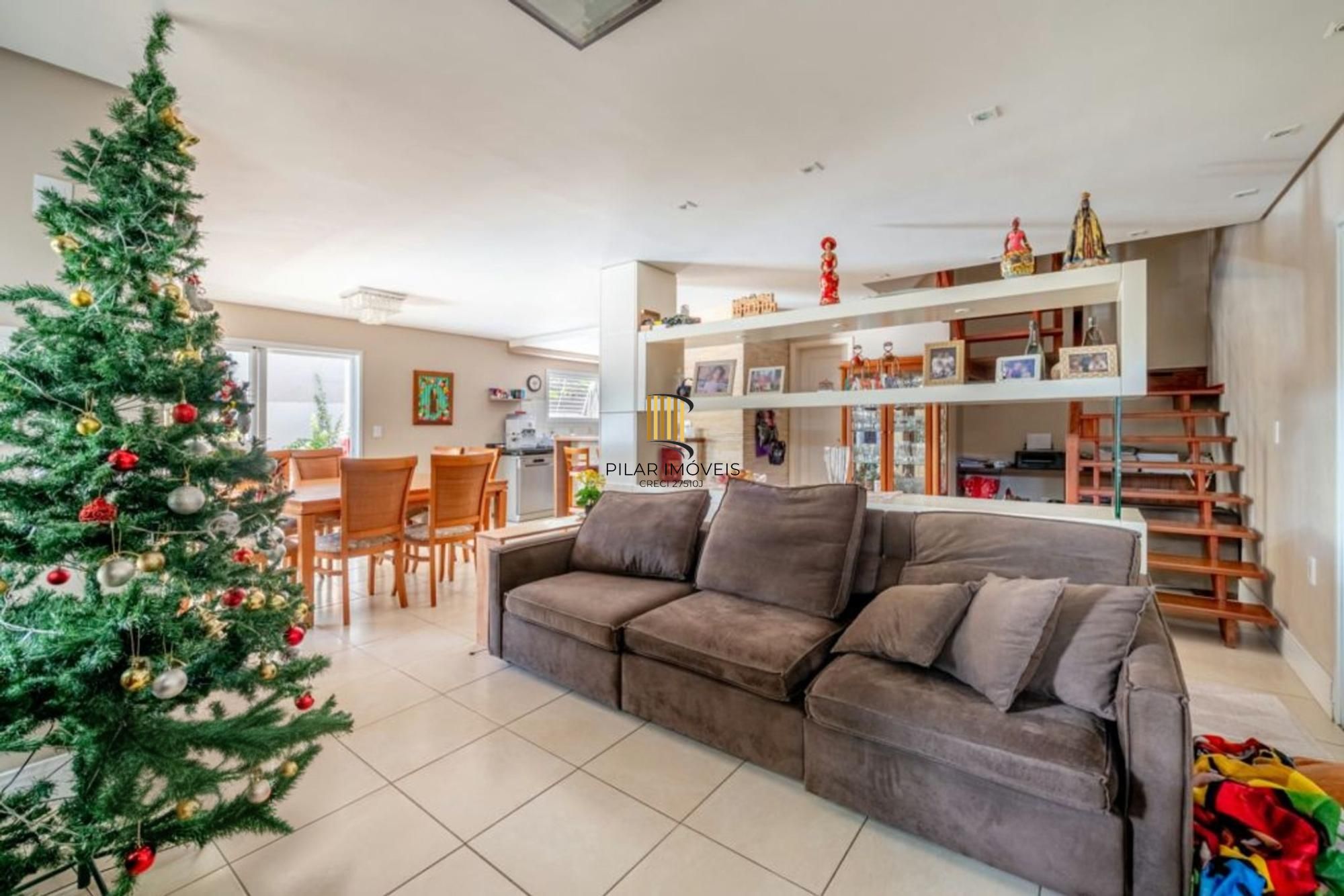 Casa 3 Dormitórios com Suíte e Piscina no Teresópolis