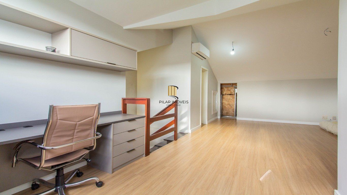 Casa em Condomínio com 3 quartos, 3 suítes, 2 vagas e 195m² no Jardim Carvalho.