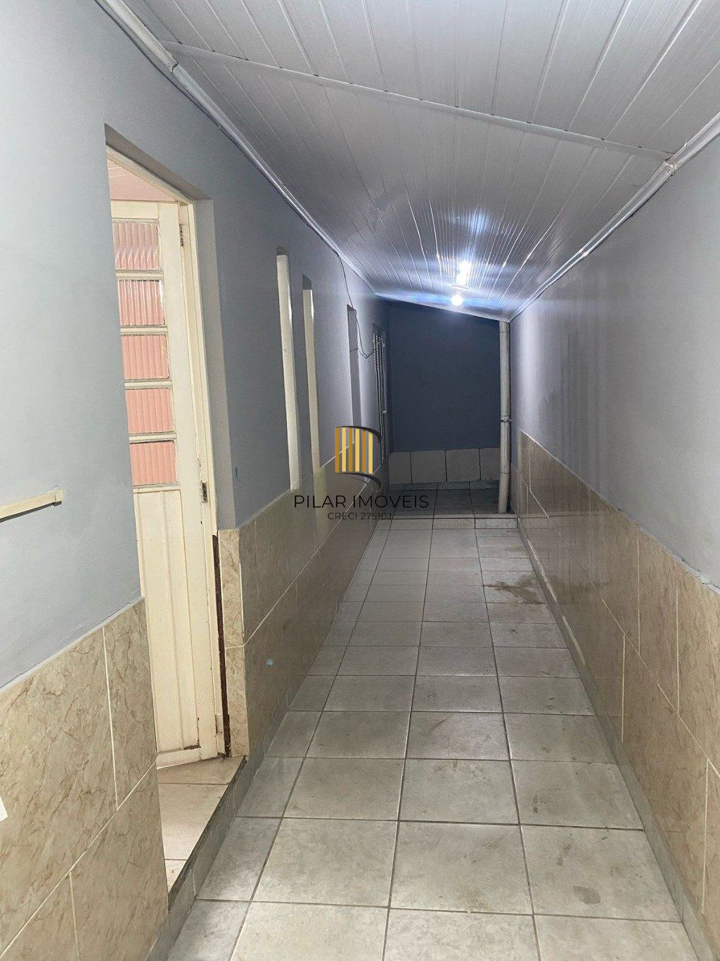 Casa de 2 dormitórios e 2 vaga de garagem em Vila Eunice Cachoeirinha.
