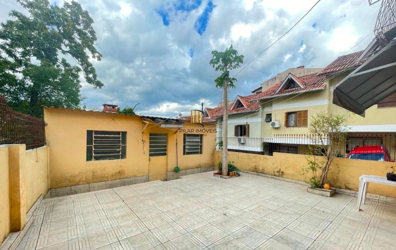 Casa semi mobiliada com 3 dormitórios no Bairro Jardim Floresta
