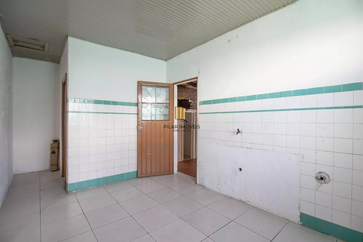 Casa 300m² à Venda na Vila Ipiranga . 2 Quartos, 2 Vagas, Salão e Churrasqueira