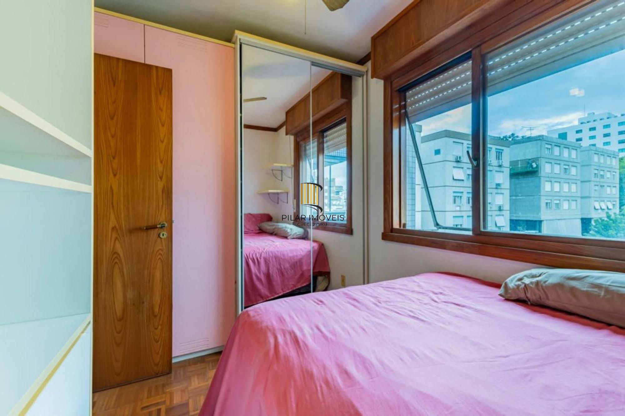 Apartamento com 3 quartos, 1 suíte, 3 vagas e elevador no Bairro São João.