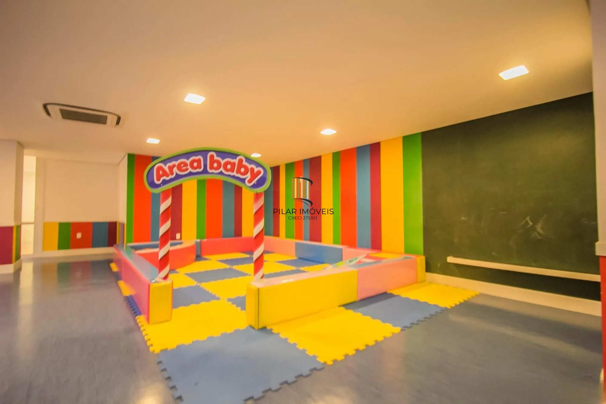 Apartamento com 3 quartos, 3 suítes e 128m² à venda em Menino Deus.