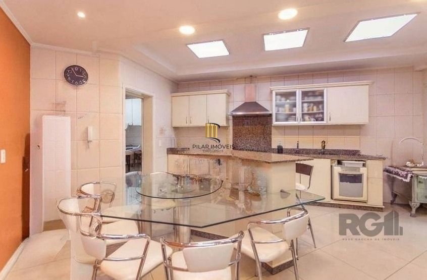 Casa com 4 suítes no Bairro Jardim Itu