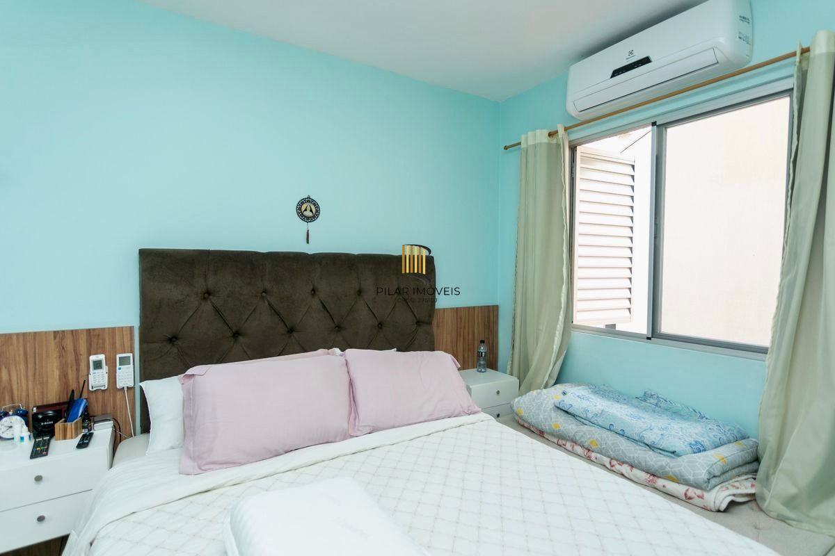 Casa 2 dormitórios 2 vagas cobertas em condomínio com Piscina Porto Alegre